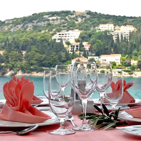 Vis Hotel 3*
